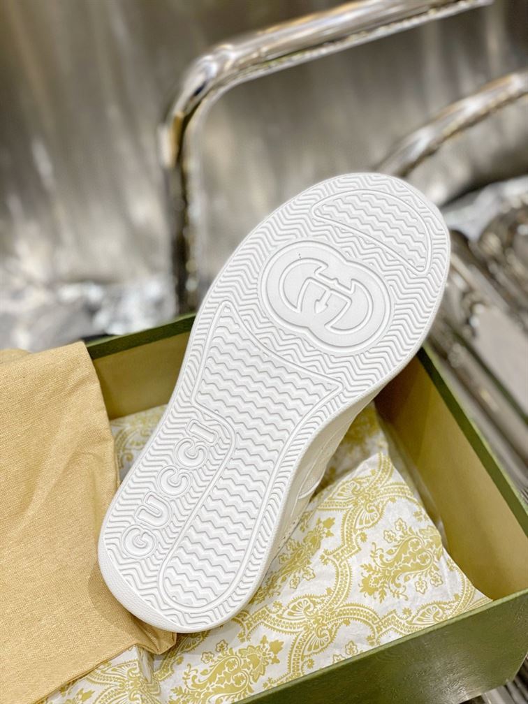Gvc*1 MEN S GG EMBOSSED SNEAKER WHITE LEATHER   GCC005