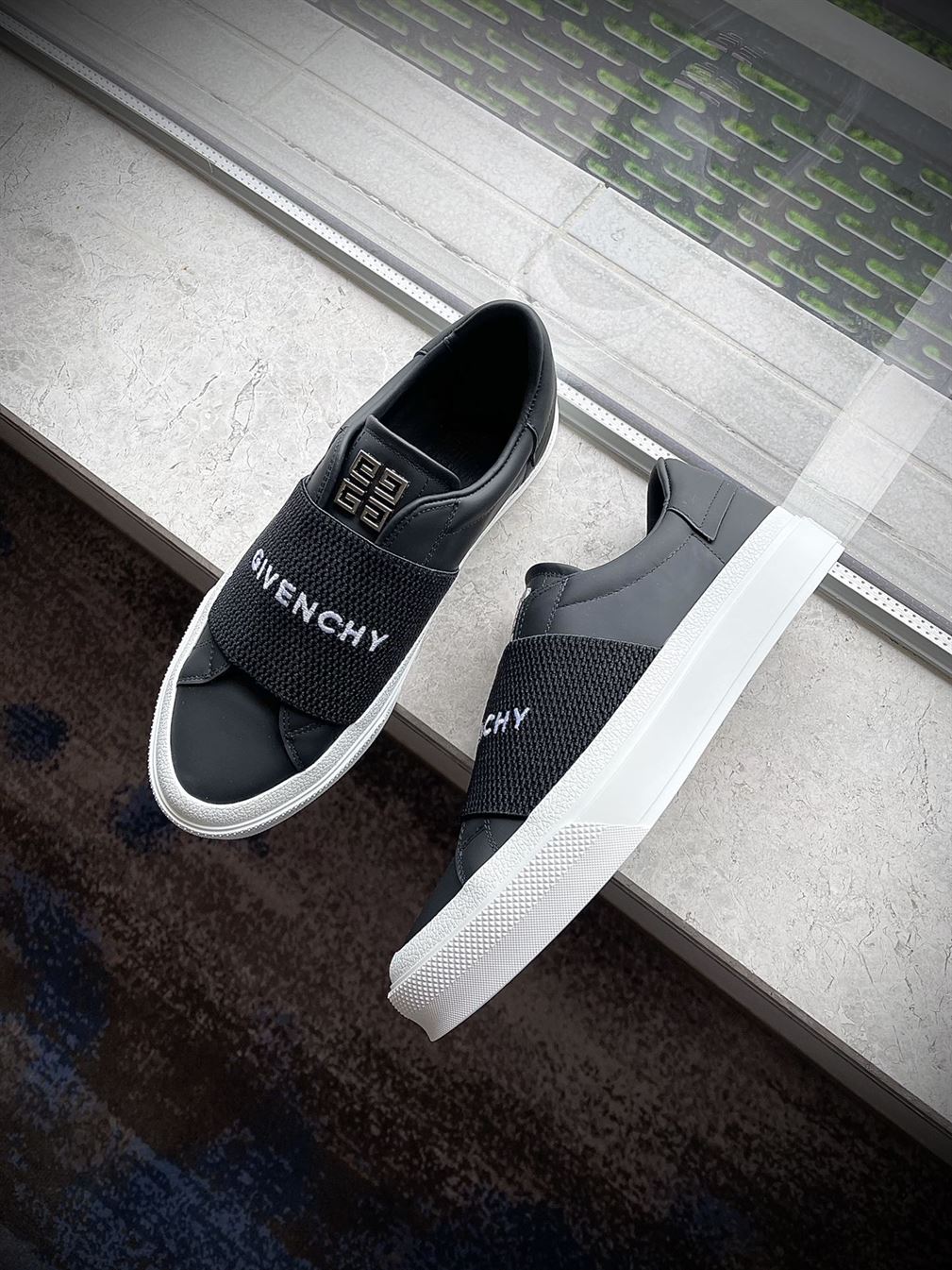 GIVENCHY SNEAKERS WITH ELASTIC BAND GVC002