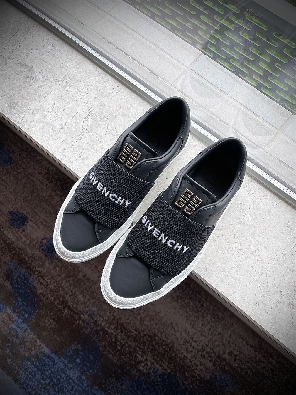 GIVENCHY SNEAKERS WITH ELASTIC BAND GVC002