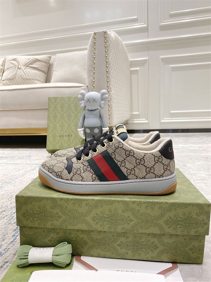 Gvc*1 MEN S SCREENER SNEAKER IN BEIGE AND EBONY GG Svp*me   GCC055