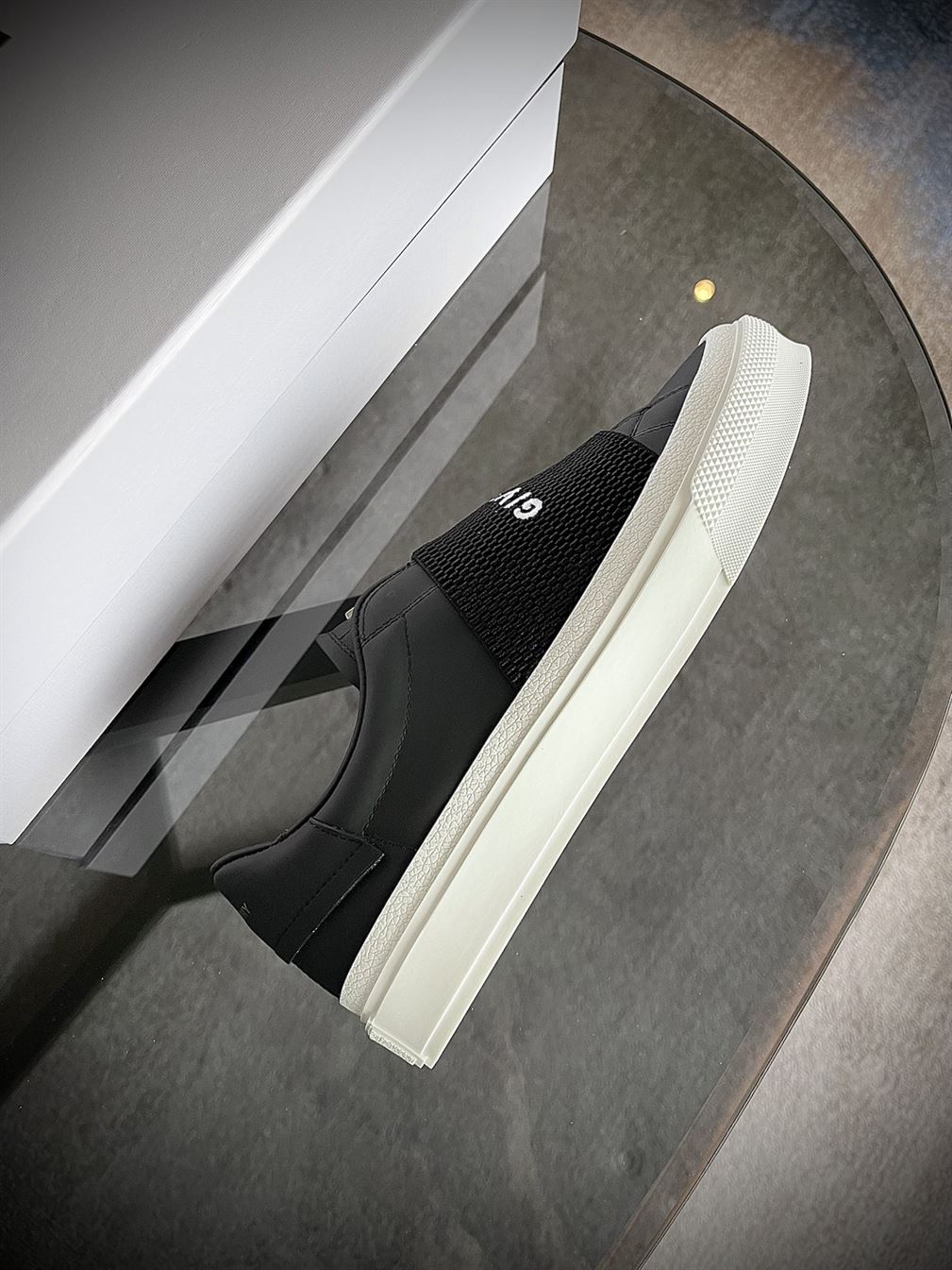 GIVENCHY SNEAKERS WITH ELASTIC BAND GVC002