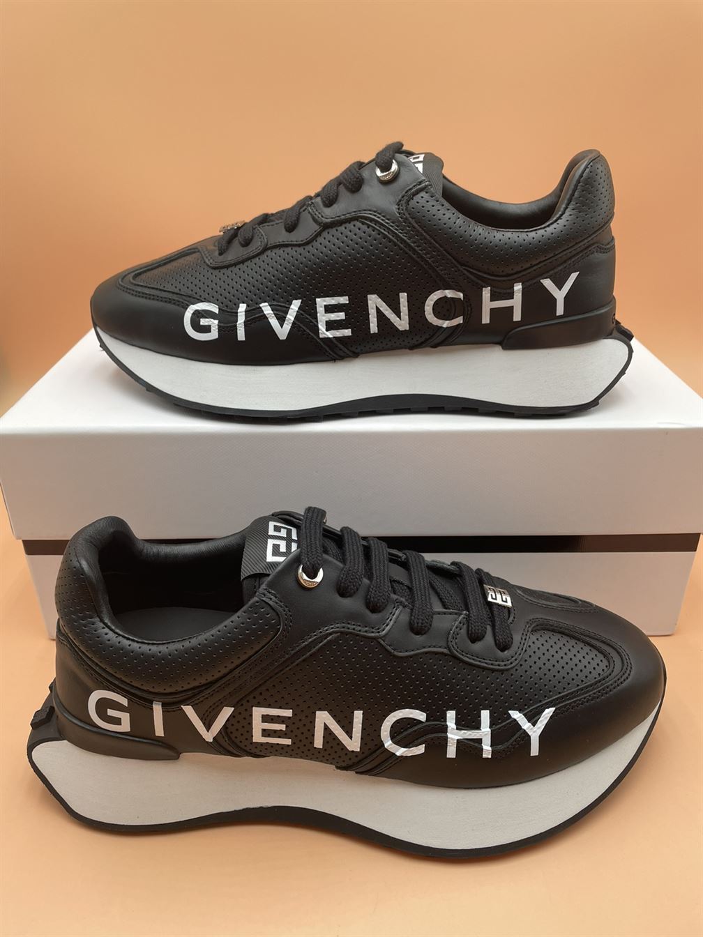 GIVENCHY RUNNER SNEAKERS IN PERFORATED LEATHER   GVC003