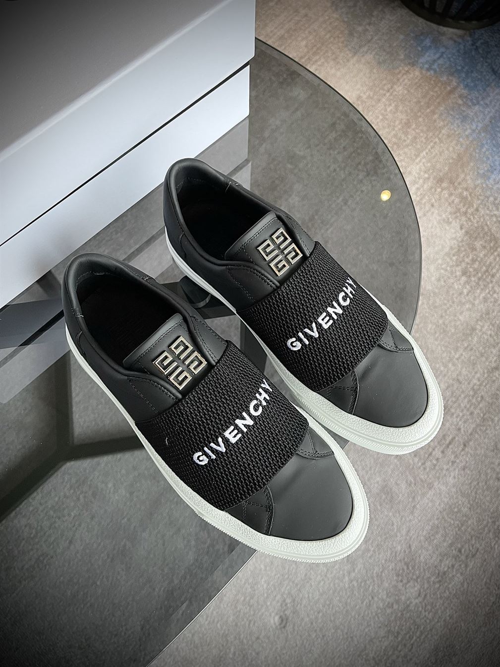 GIVENCHY SNEAKERS WITH ELASTIC BAND GVC002