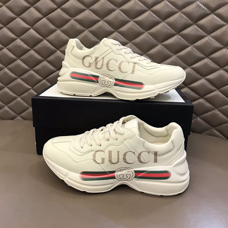 Gvc*1 WOMEN S RHYTON Gvc*1 LOGO LEATHER SNEAKER   GCC008