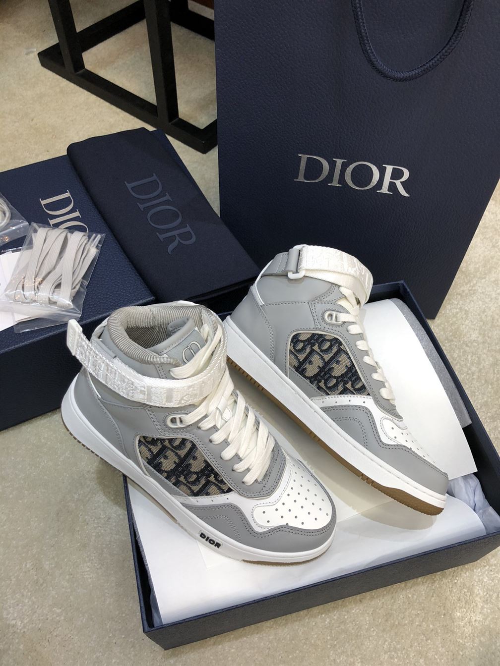 D10r B27 HIGH-TOP SNEAKER   DO009