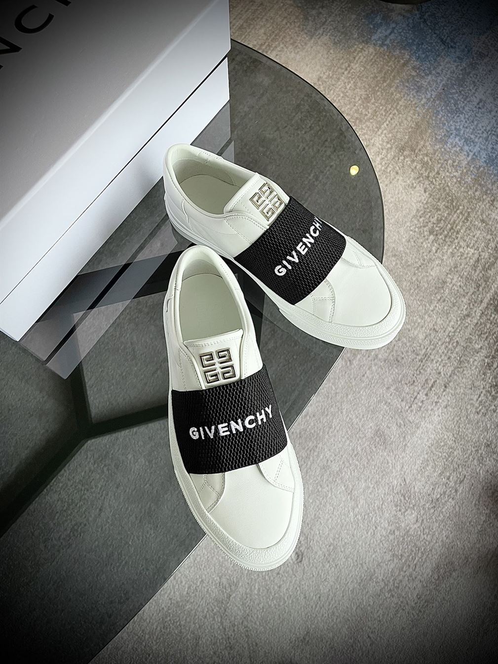 GIVENCHY SNEAKERS WITH ELASTIC BAND   GVC001