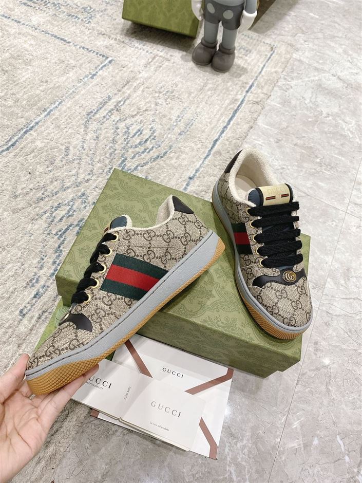 Gvc*1 MEN S SCREENER SNEAKER IN BEIGE AND EBONY GG Svp*me   GCC055