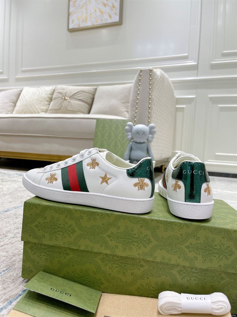 Gvc*1 Dupes Shoes ACE EMBROIDERED SNEAKER WITH BEES AND STARS GCC090