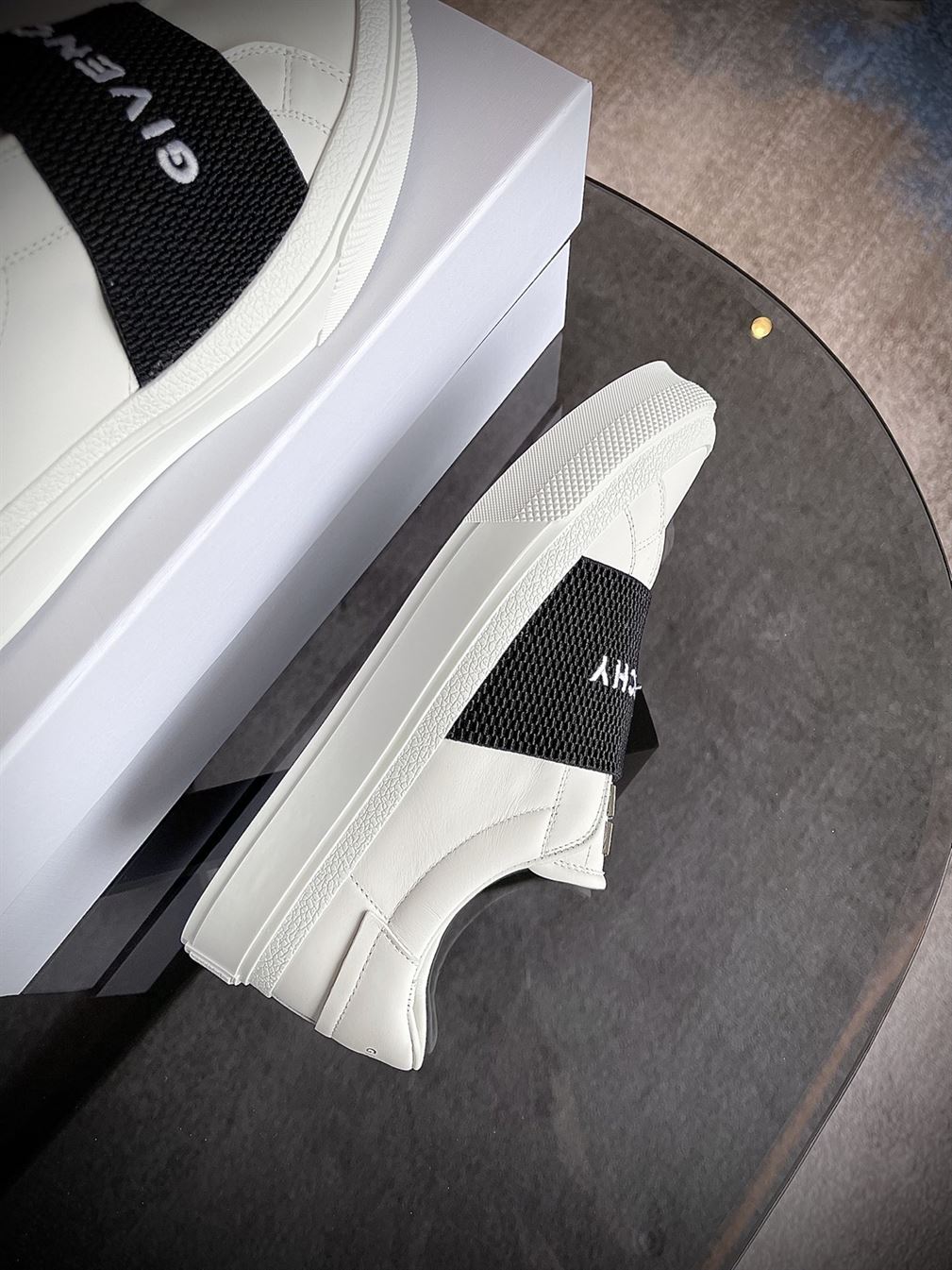 GIVENCHY SNEAKERS WITH ELASTIC BAND   GVC001