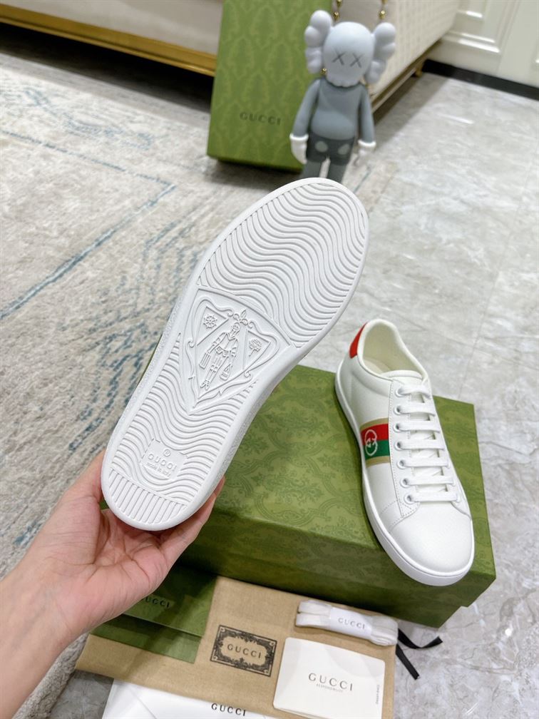 Gvc*1 Dupes Shoes INTERLOCKING G SNEAKERS   GCC092