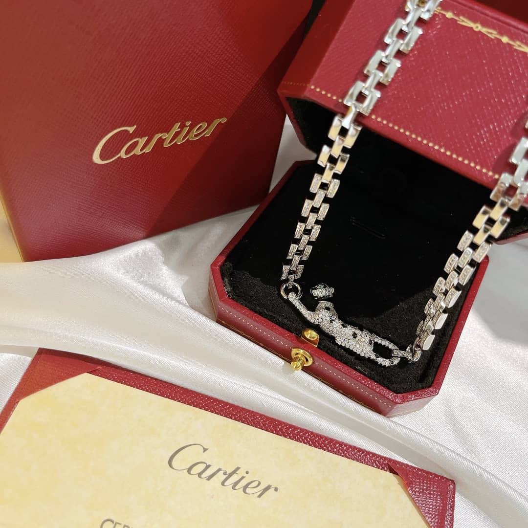 Ca*t1er Necklace For Sale