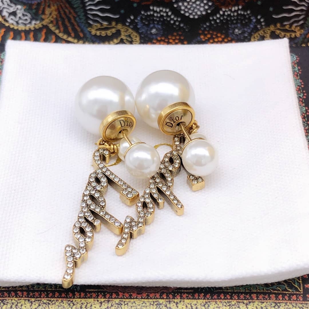 Best Chr1st1an D10r Classic Earring