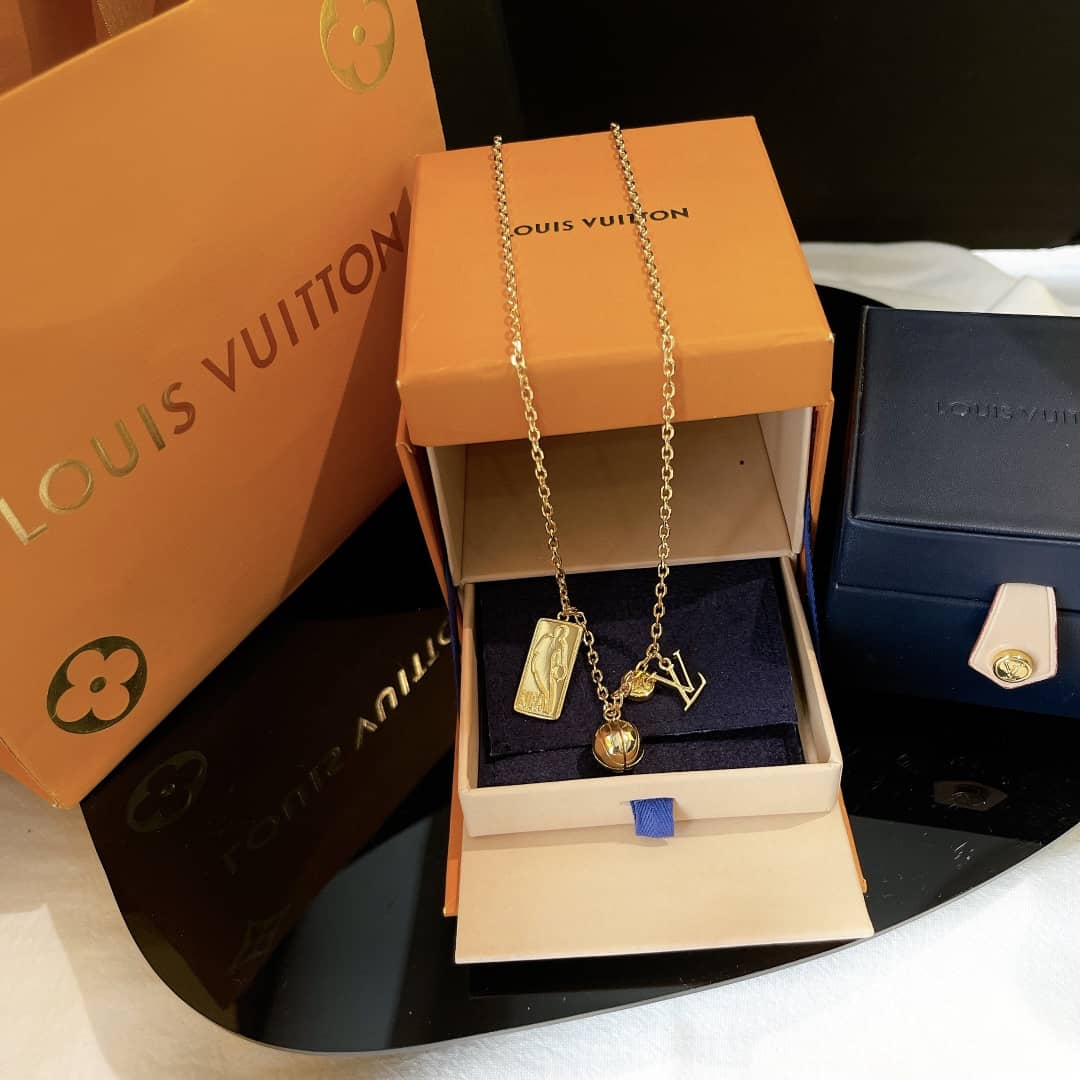Wholesale L0vis Vvtt0n Logo Necklace