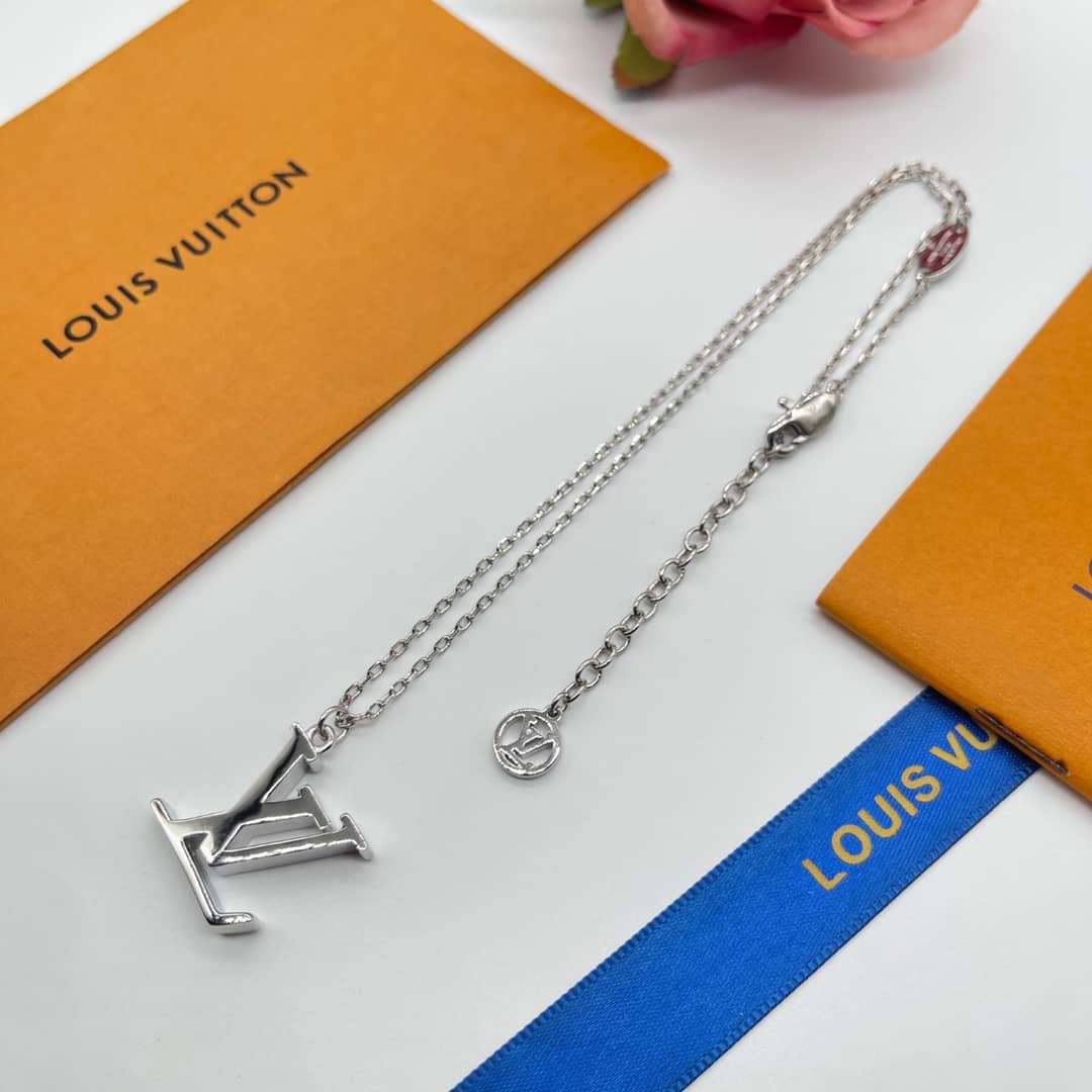 Cheap L0vis Vvtt0n Necklace