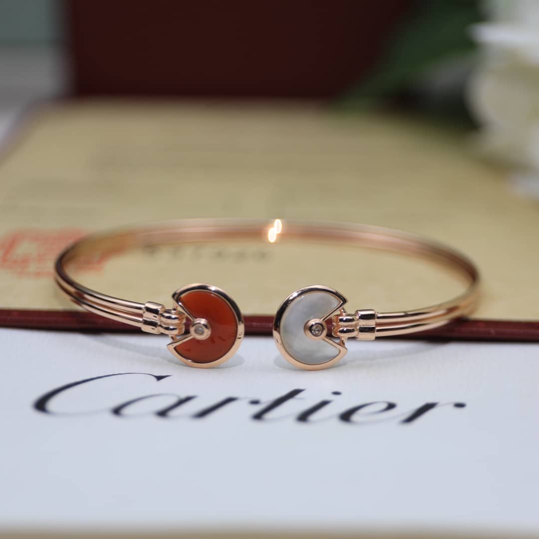 7 Star Ca*t1er Bracelet