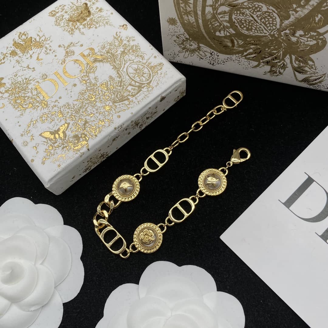 Best Chr1st1an D10r Classic Bracelet
