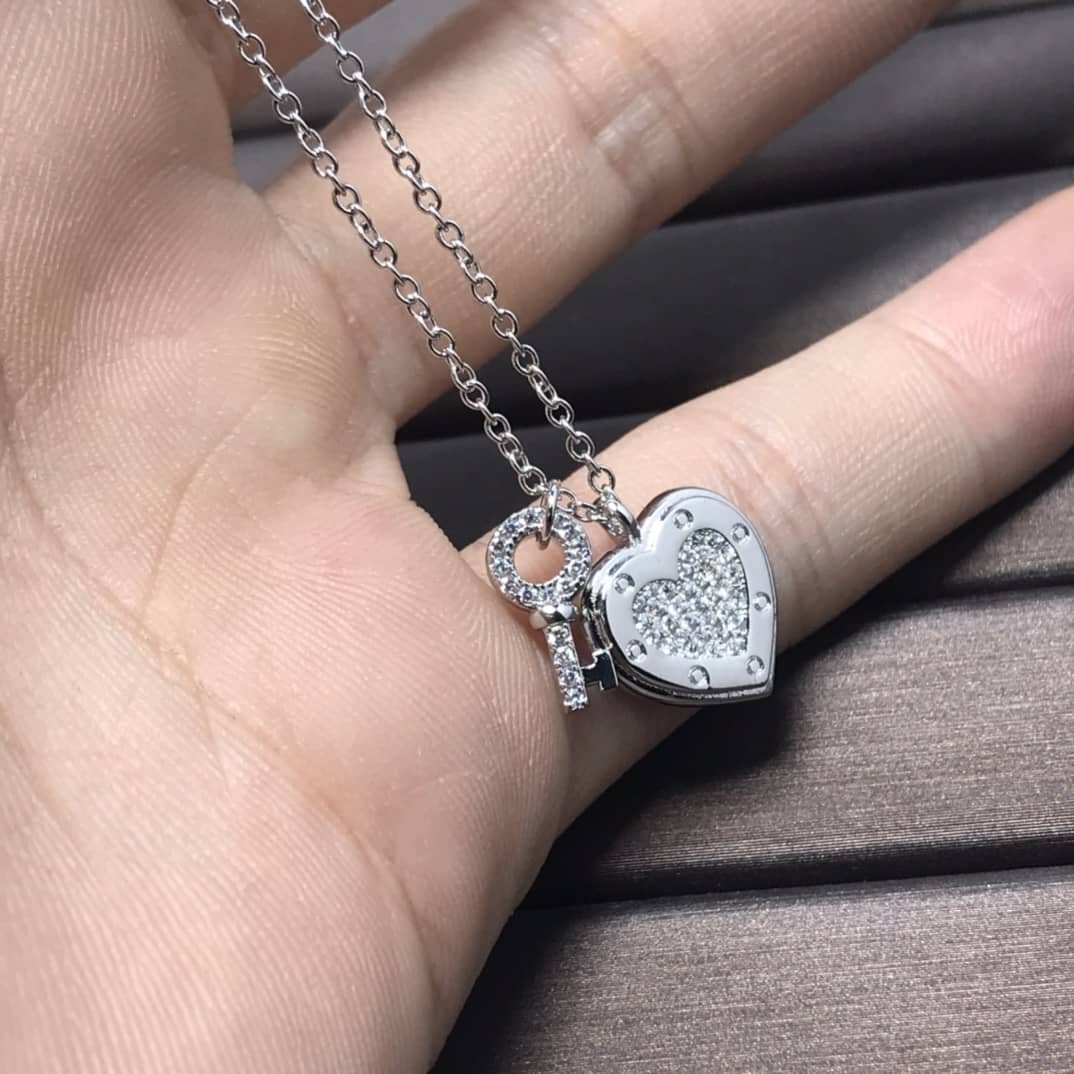 Knockoff T*f*ny Logo Necklace