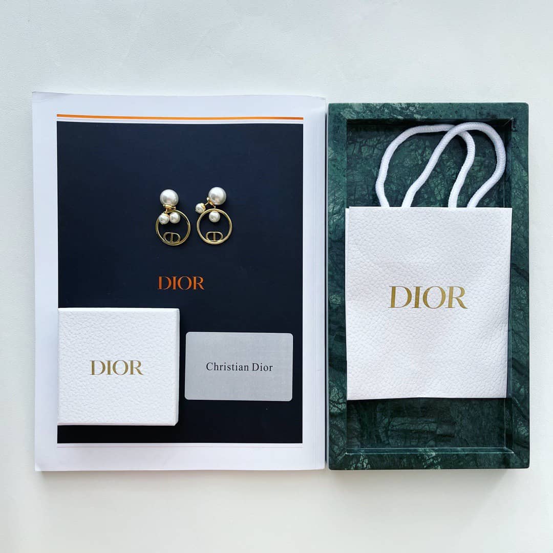 7 Star Chr1st1an D10r Earring