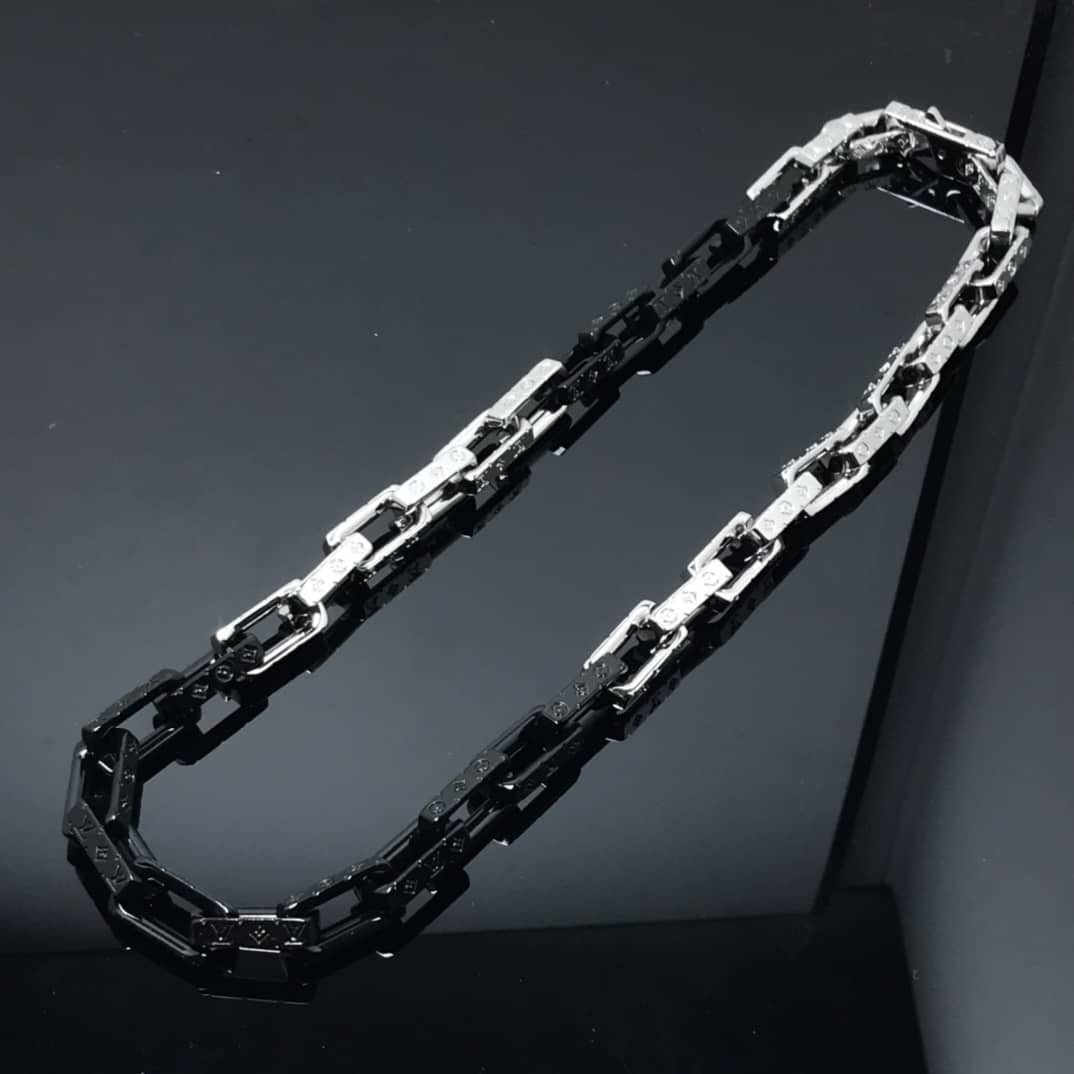 Wholesale L0vis Vvtt0n Logo Necklace