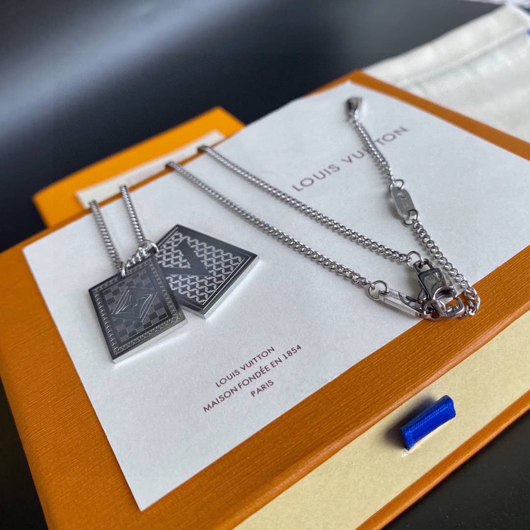 Fake L0vis Vvtt0n Logo Necklace