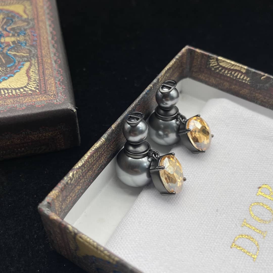 Best Chr1st1an D10r Classic Earring