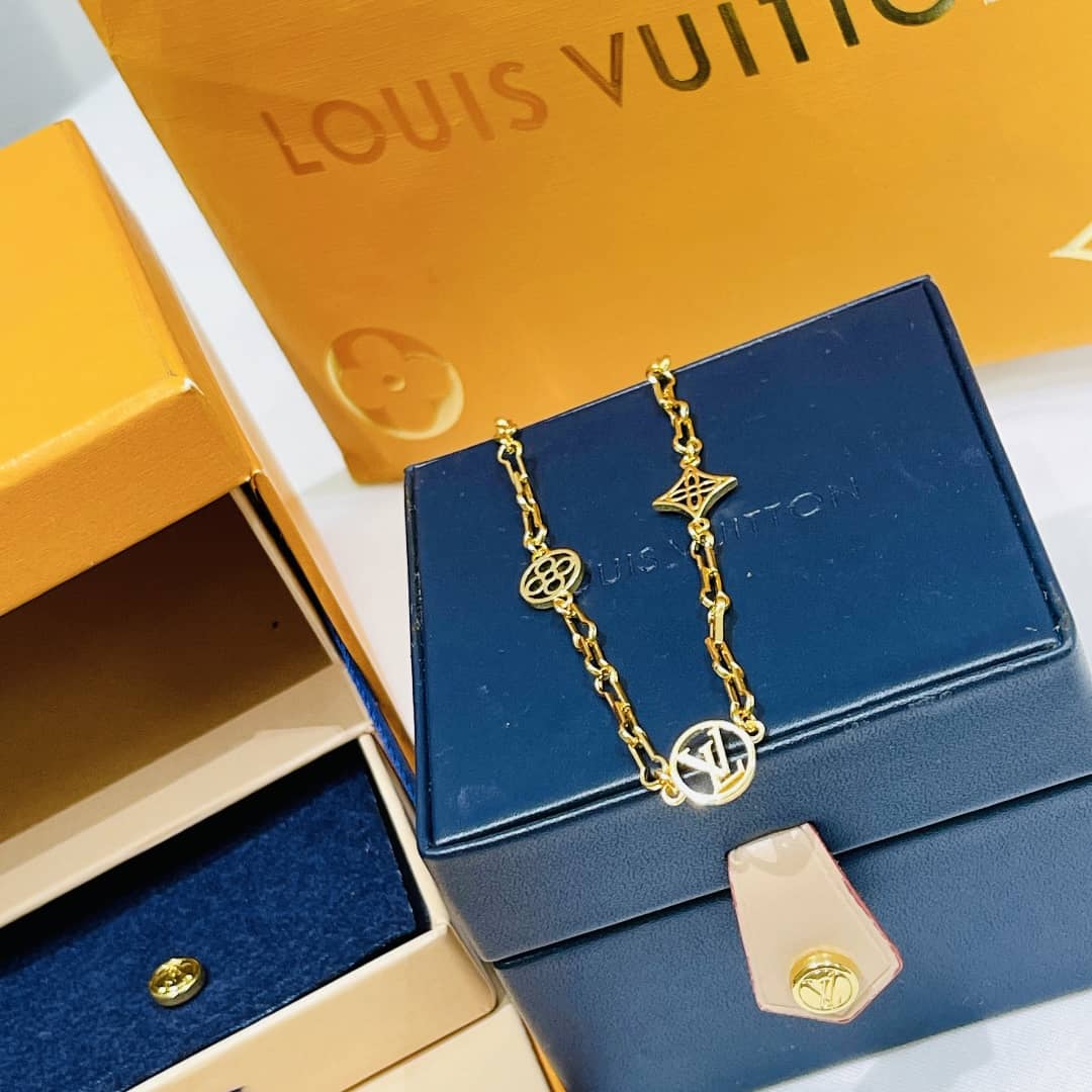 Wholesale L0vis Vvtt0n AAA+ Necklace