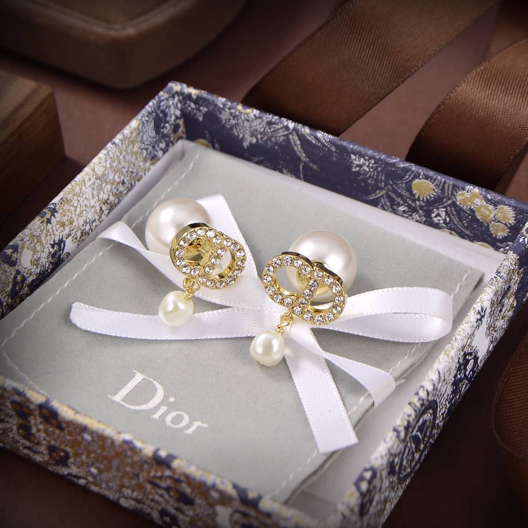 Top Quality Chr1st1an D10r Earring