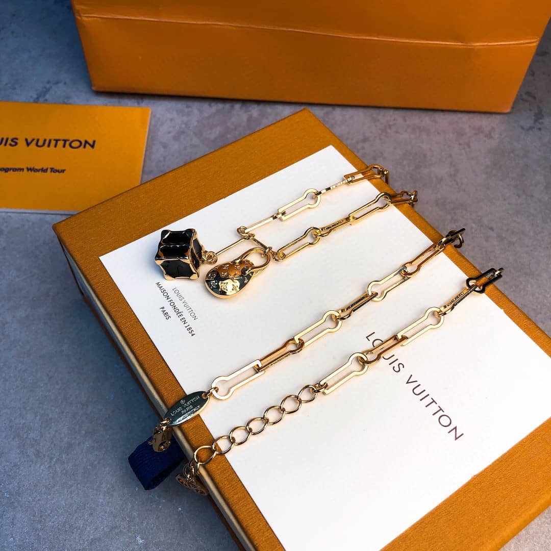 L0vis Vvtt0n Necklace First Copy