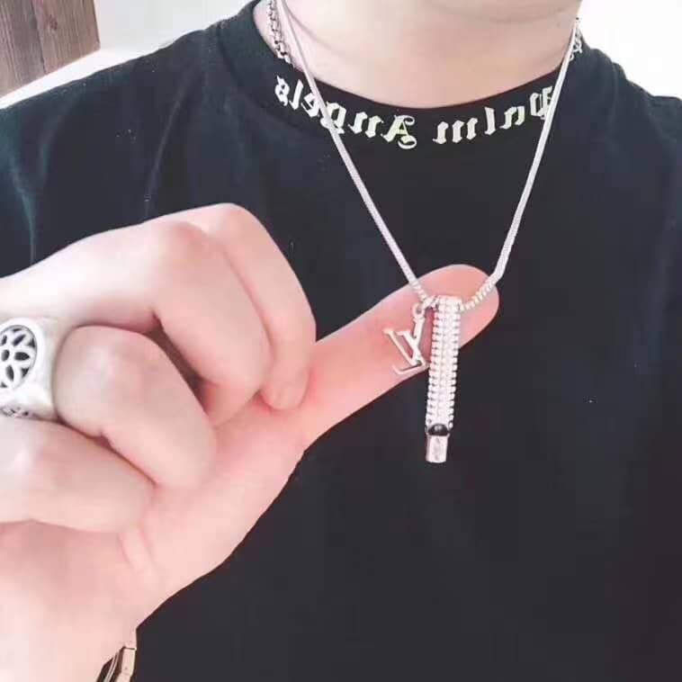 Wholesale L0vis Vvtt0n AAA+ Necklace
