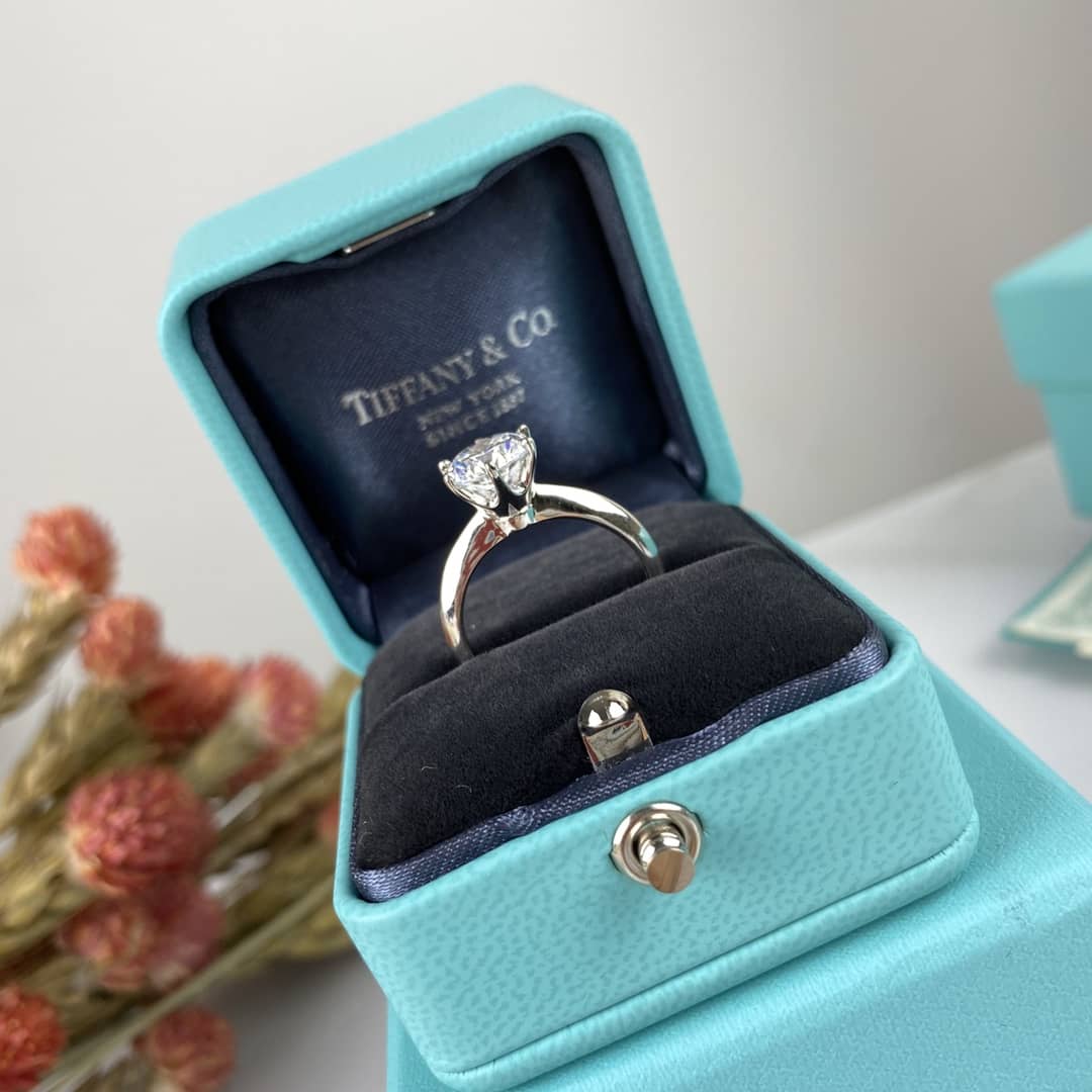 High Quality T*f*ny Ring
