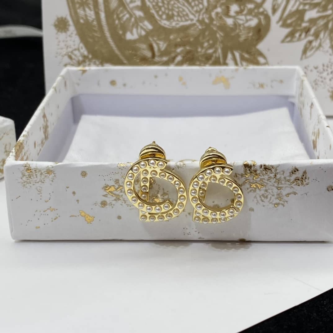 Best Chr1st1an D10r Classic Earring