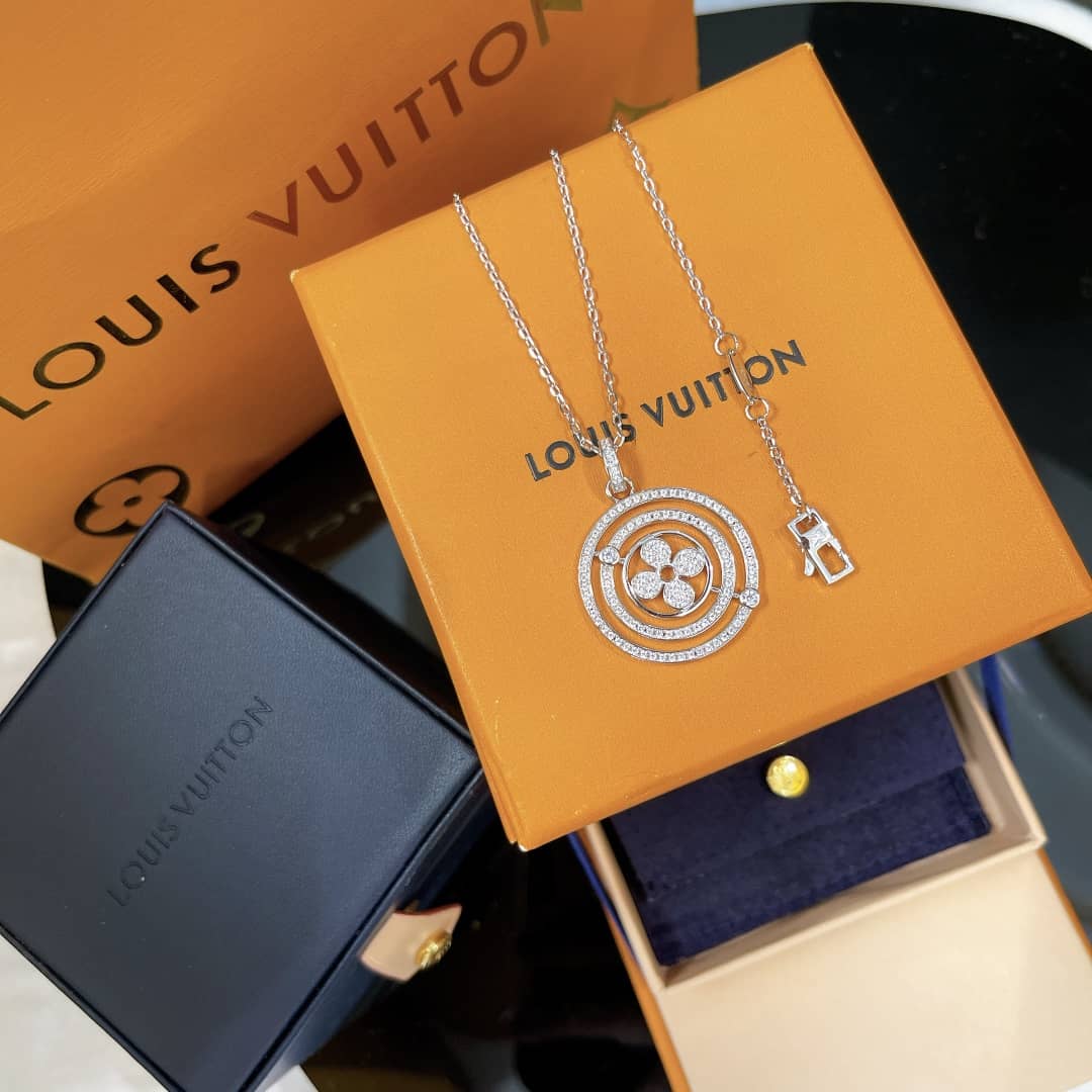 Fake L0vis Vvtt0n Logo Necklace