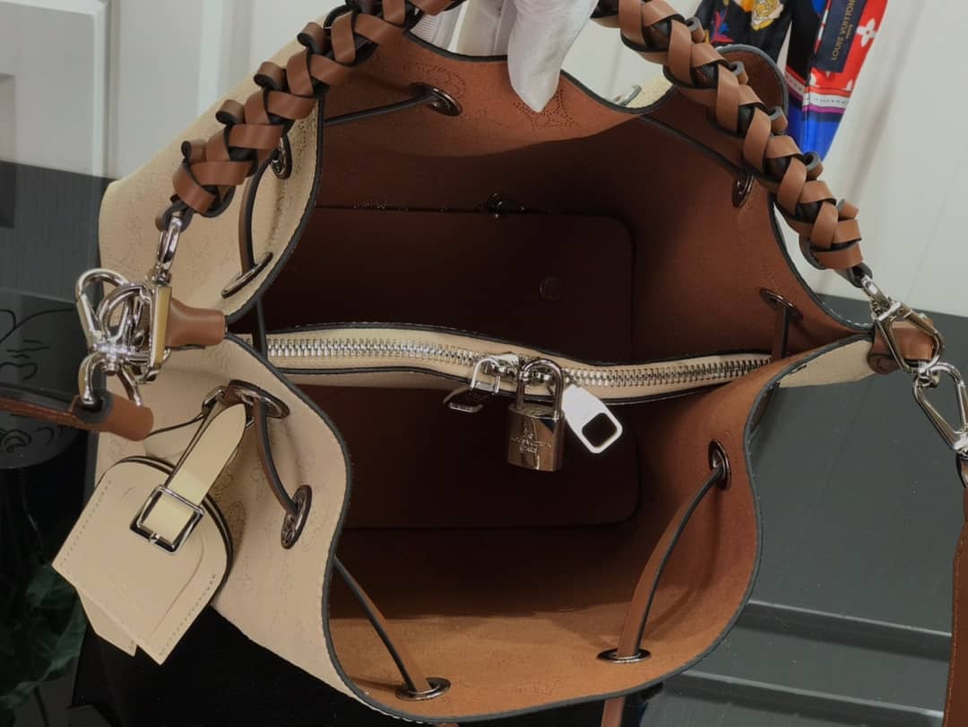 L0vis Vvtt0n Mahina Muria Replica Handbag Beige M55801