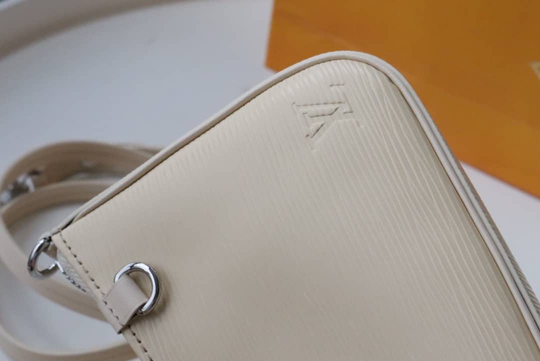 L0vis Vvtt0n Easy pouch 2way Epi Replica Crossboy Bag White M80483