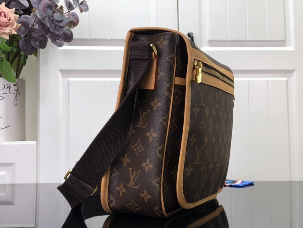 L0vis Vvtt0n Monogram Messenger Bosphore GM M40105 Replica Shoulder Bag