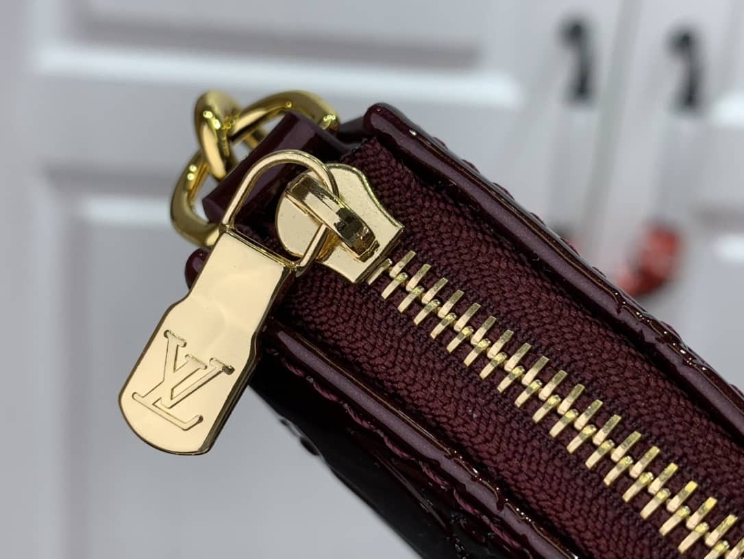 L0vis Vvtt0n Pochette Dupe Monogram Vernis Accessories Pouch Purple M58009