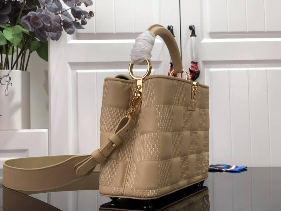 L0vis Vvtt0n Capucines BB Beige M59225 Replica Shoulder Bag