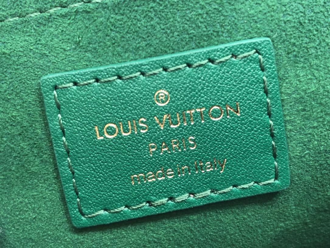 L0vis Vvtt0n New Wave Chain Replica Bag H24 Green M58552