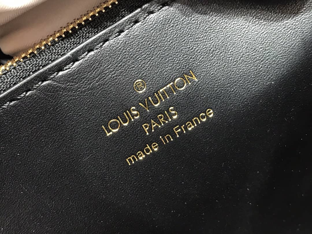 L0vis Vvtt0n Capucines BB Cutout Leather Bag Replica Black M57228