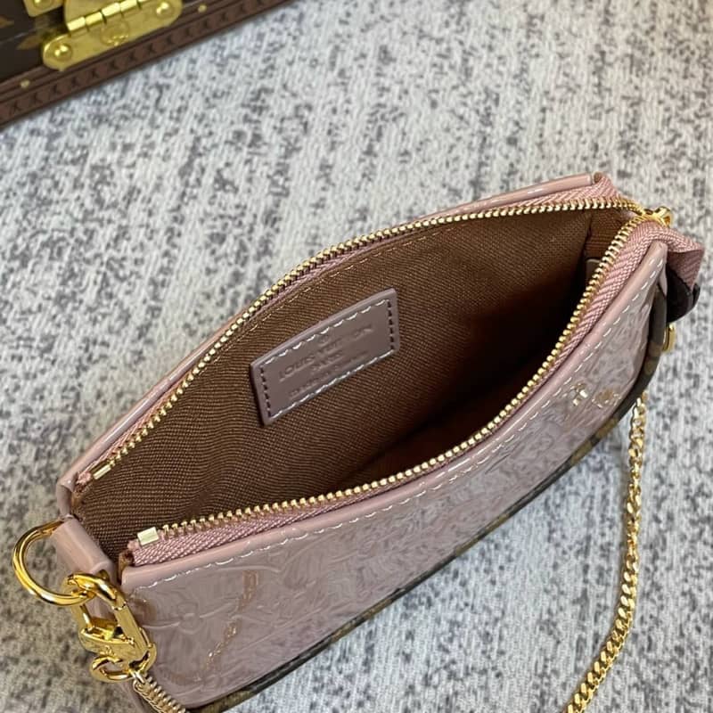 L0vis Vvtt0n Pochette Dupe Monogram Vernis Accessories Replica Pouch Pink M58009