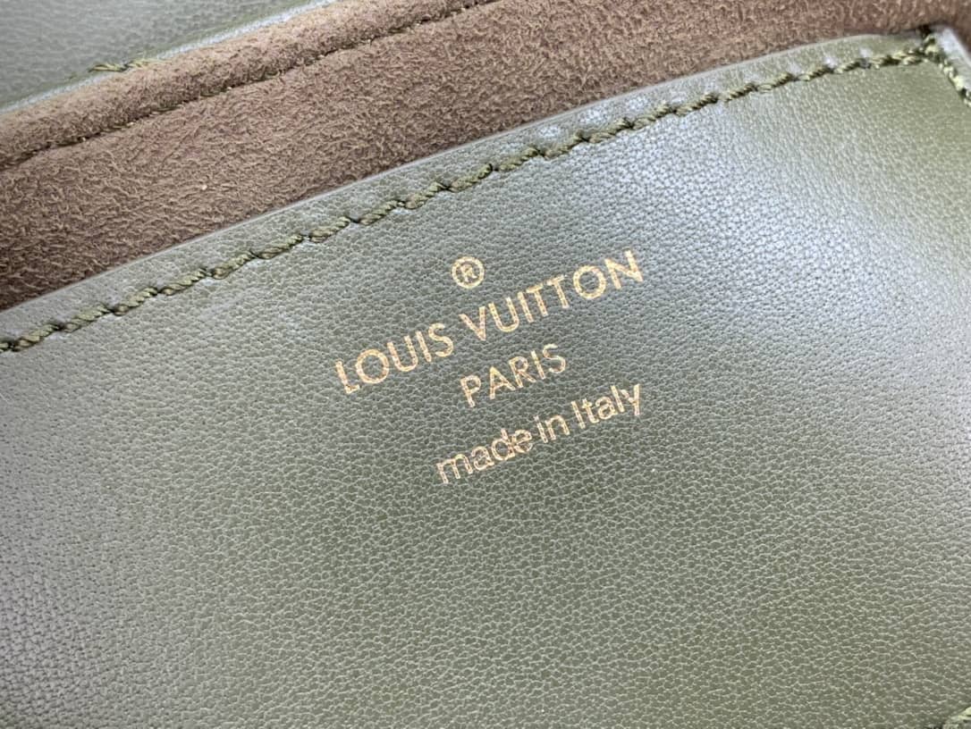 L0vis Vvtt0n New Wave Multi Replica Pochette Green M56466