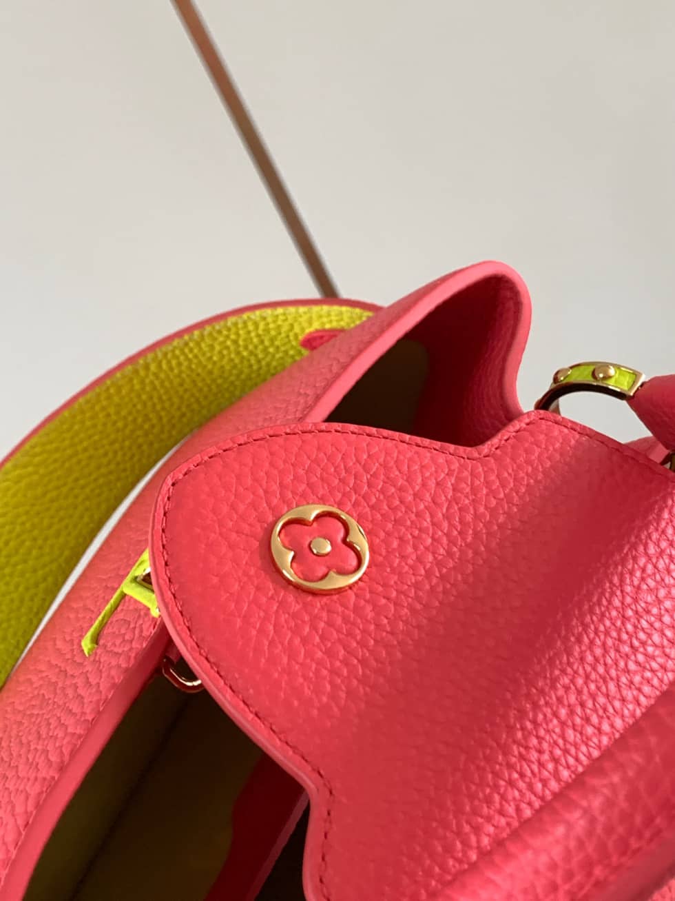 L0vis Vvtt0n Capucines BB Rose M59468 Replica Shoulder Bag