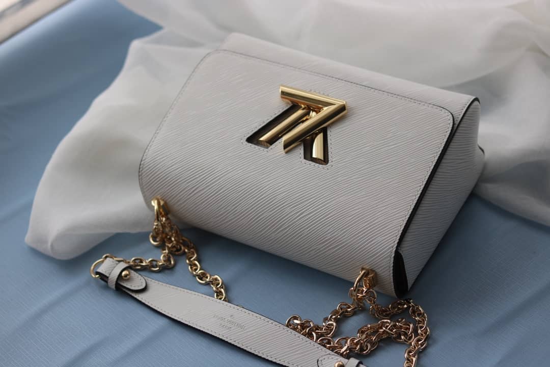 L0vis Vvtt0n Twist Bag White Replica M50281