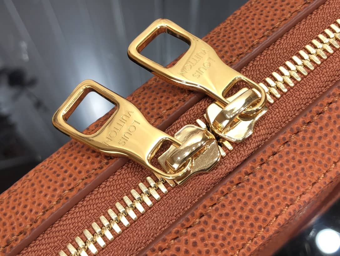 L0vis Vvtt0n Soft Trunk NBA Wearable Replica Crossbody Bag M80549
