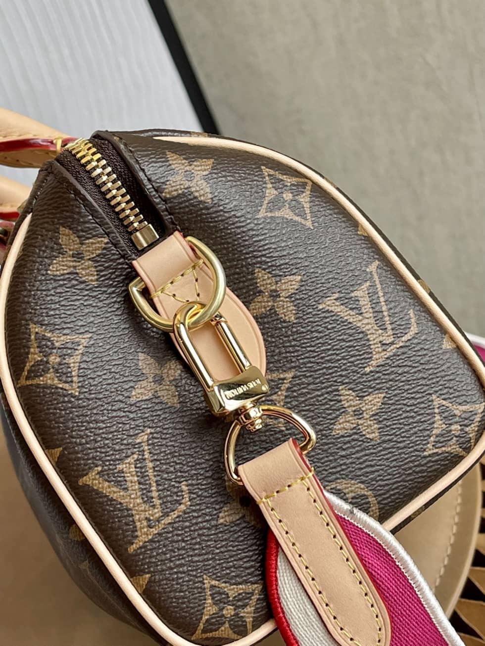 L0vis Vvtt0n Speedy Bandouliere 20 M45948 Replica Shoulder Bag