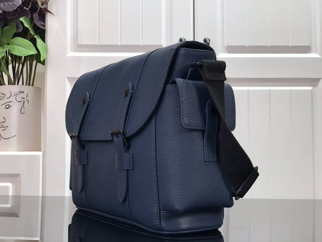 L0vis Vvtt0n Trunk Taurillon Leather Messenger Bag Replica Blue M58494
