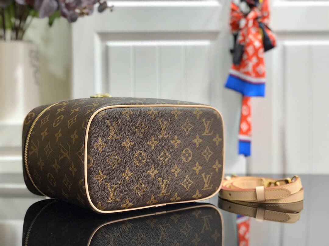 Best Replica L0vis Vvtt0n Monogram Nice BB Vanity Replica Bag M42265(ColaReps)