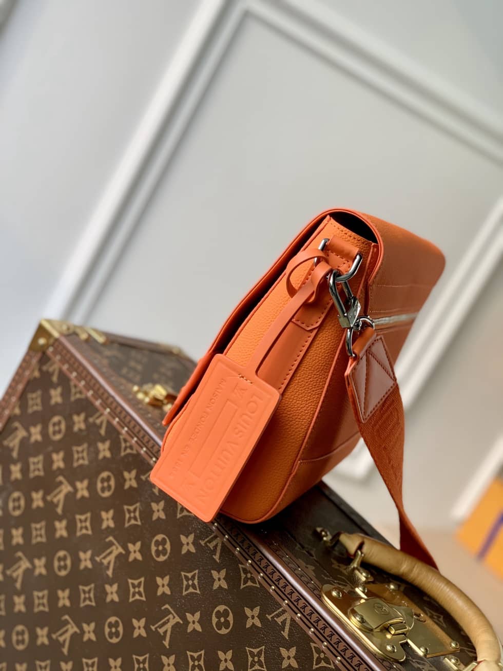 L0vis Vvtt0n Aerogram Calfskin M59327 Orange Replica Messenger Bag