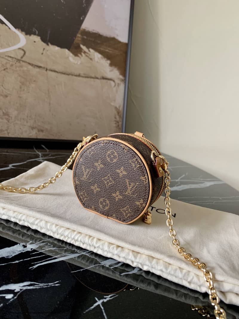 L0vis Vvtt0n Monogram Canvas Boite Chapeau Replica Bag M68570