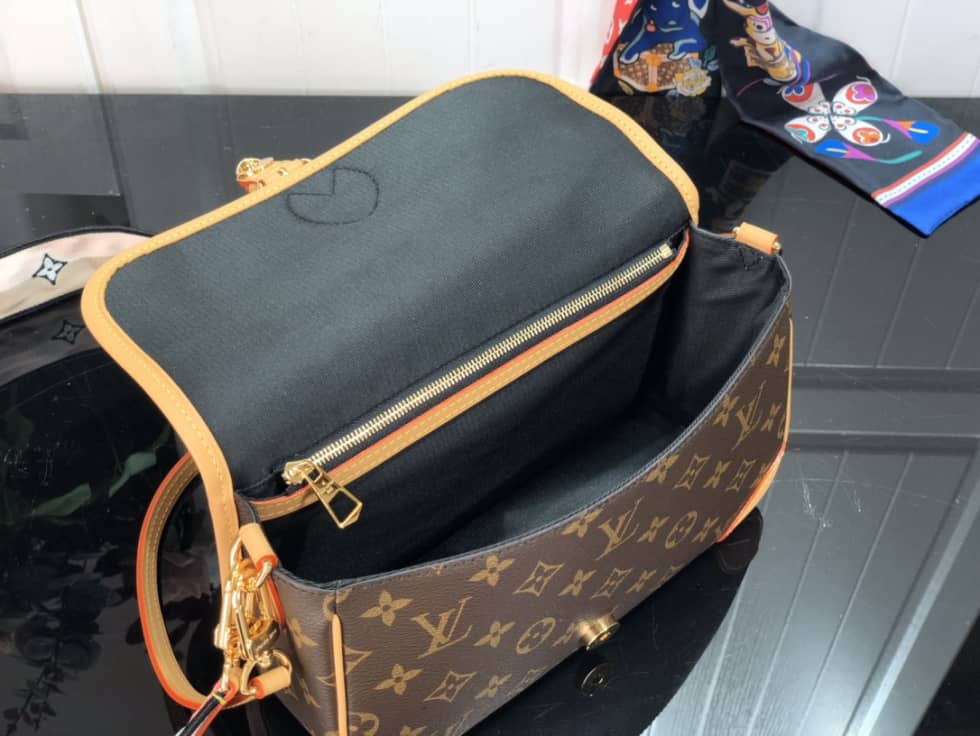 L0vis Vvtt0n Diane Monogram M45985 Replica Crossbody Bag